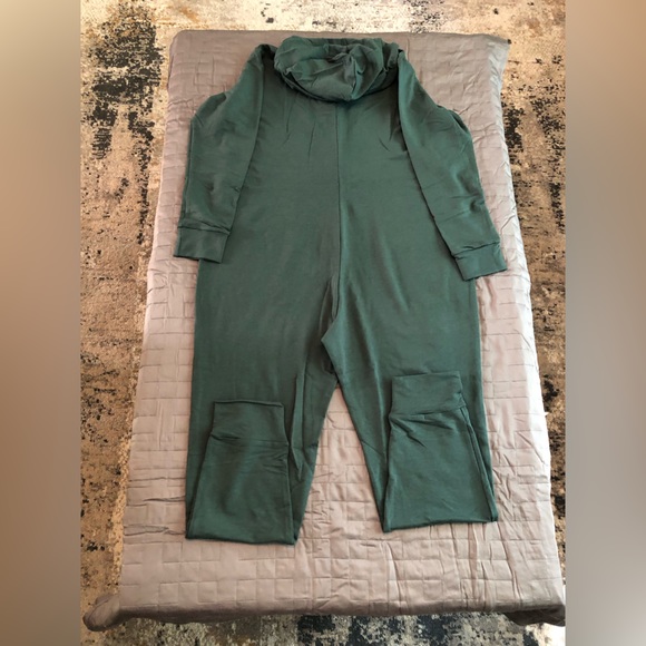 Smash and Tess x Jillian Harris “The Jilly Jogger” - Picture 4 of 5